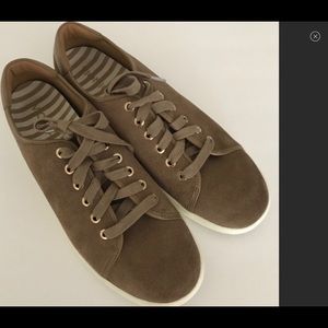 Vionic Brinley Tan/Brown Suede Casual Sneakers
